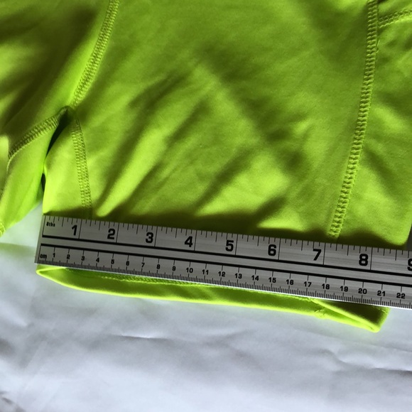 Women’s size large Daisy Fuentes fit neon yellow spandex shorts w/ side pockets - Picture 2 of 8